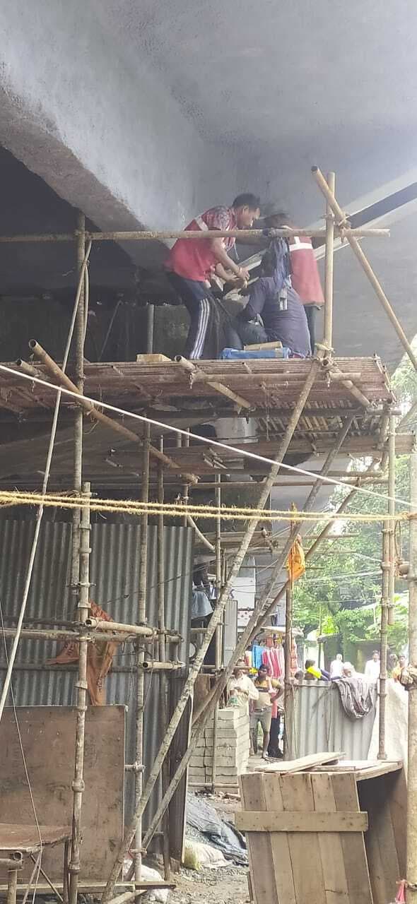 Dhanbad News : बैंकमोड़ फ्लाइओवर के स्लैब की बदली जा रही बेयरिंग