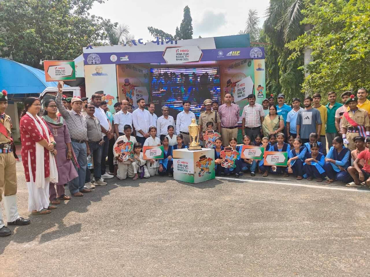 खेल में अनुशासन बहुत जरुरी, खेल भावना से खेलने वाला ही बनता है बड़ा खिलाड़ी : डीएम