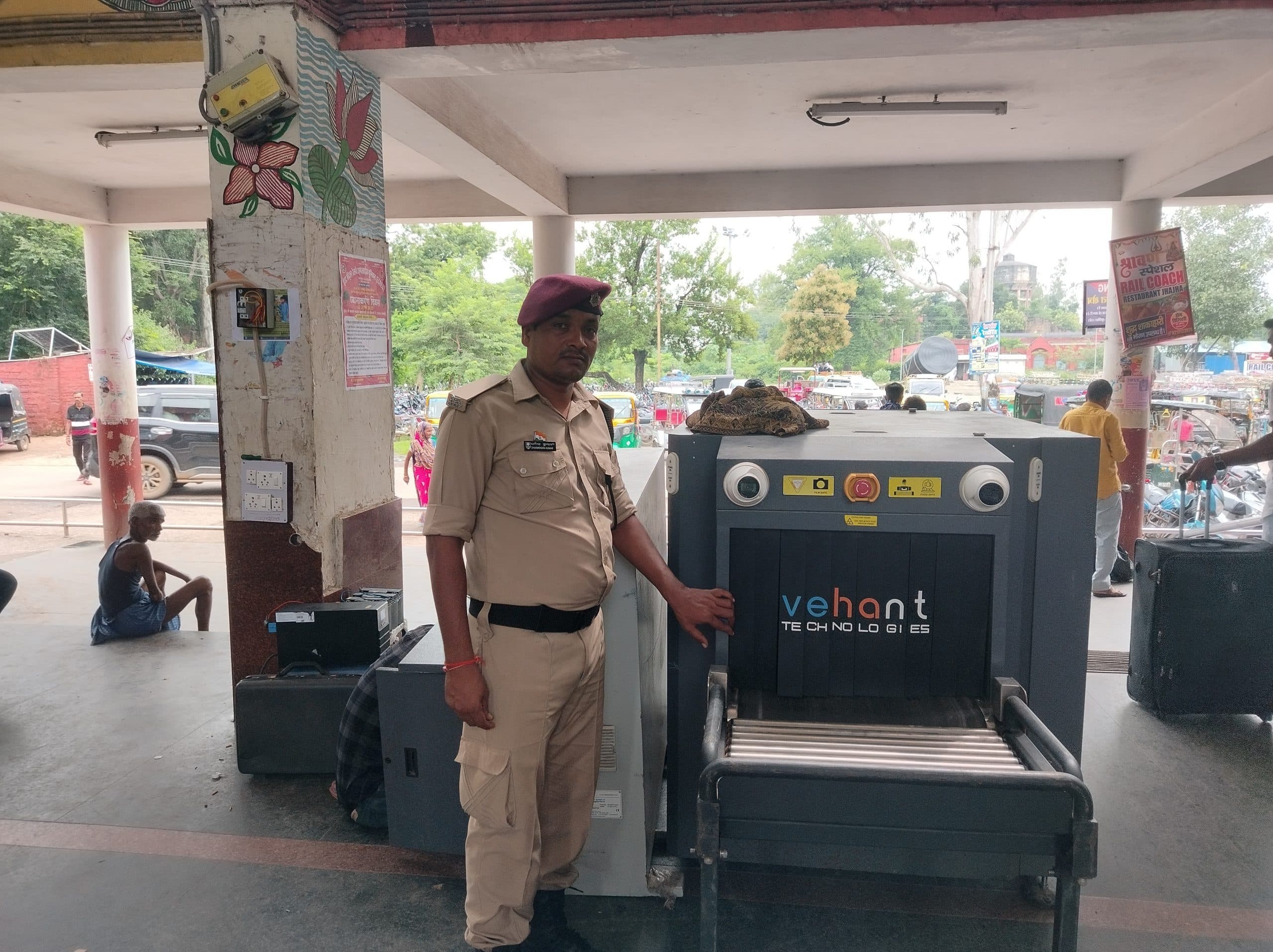 झाझा स्टेशन पर लगायी गयी वैगन स्कैनर मशीन