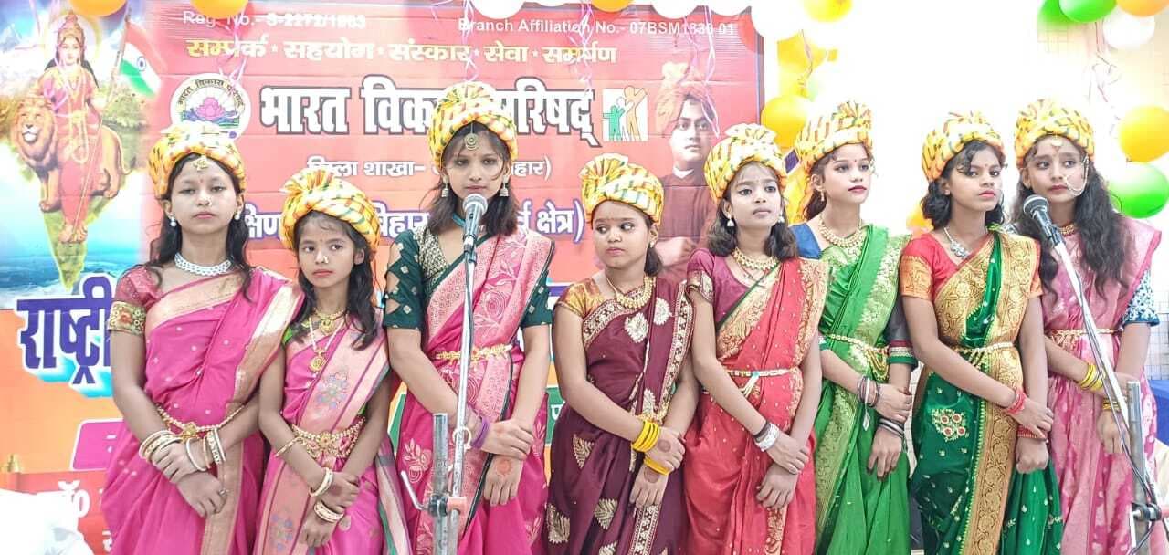 राष्ट्रीय समूह गान प्रतियोगिता में गूंजा देशभक्ति का स्वर