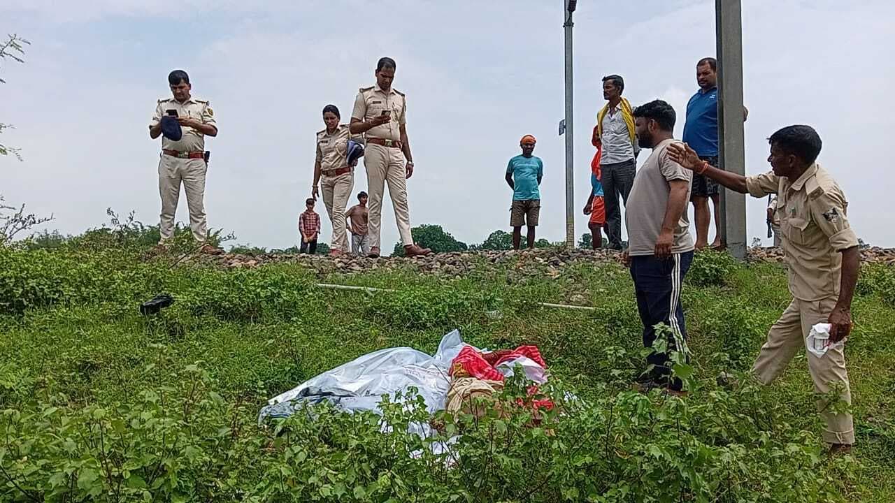 अलग-अलग जगहों पर ट्रेन की चपेट में आने से युवती व वृद्ध की मौत