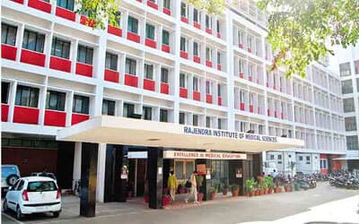 ranchi news : रिम्स आइसीयू में भर्ती पीजी छात्रा का आज होगा मेडिकल रिव्यू