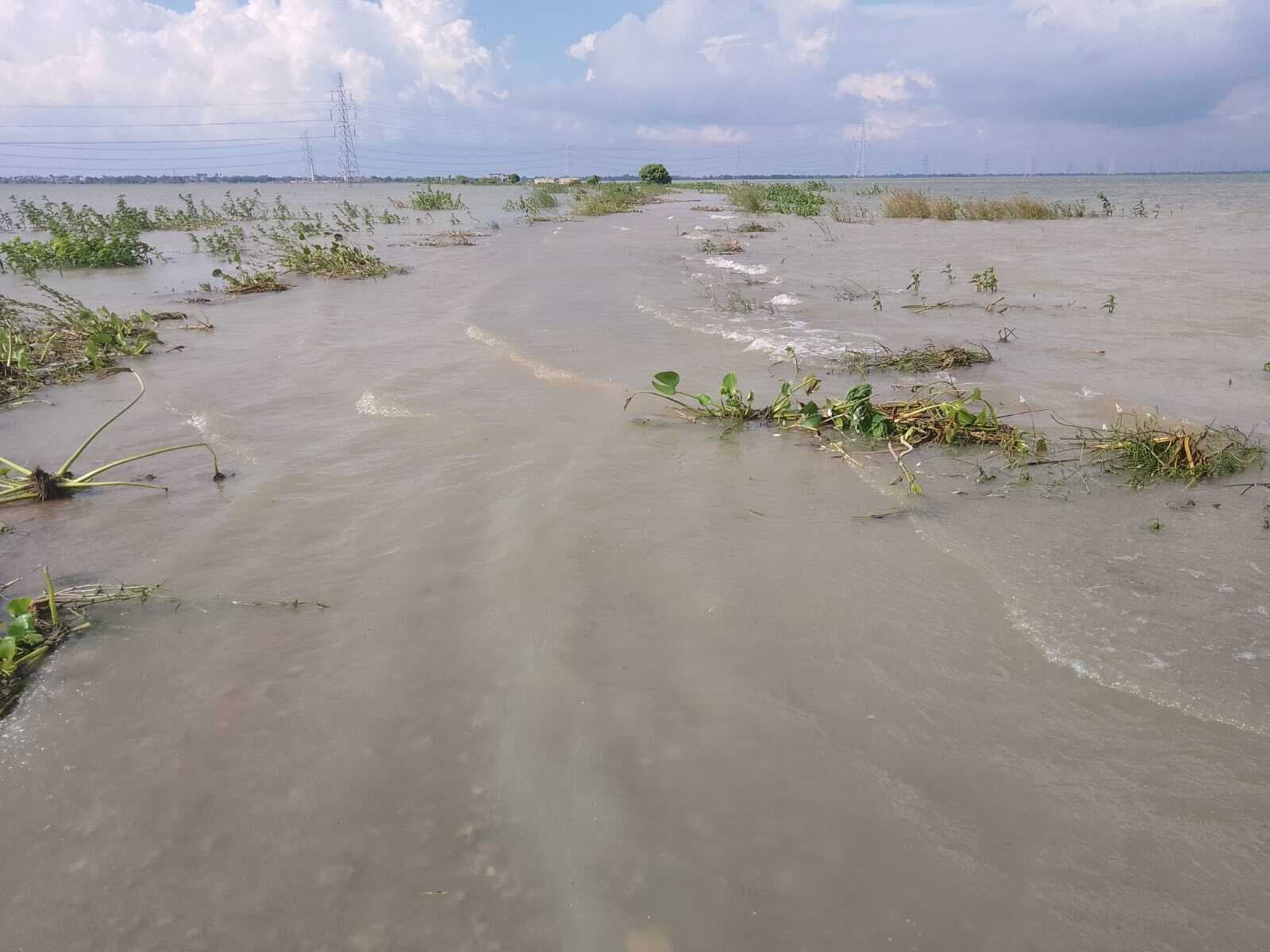 मिल्की-अभयपुर मार्ग पर बाढ़ का पानी, यातायात में परेशानी