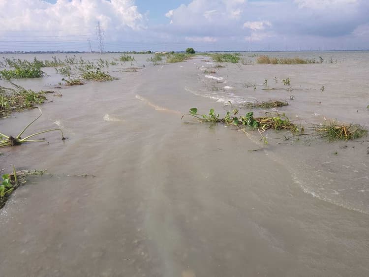 मिल्की-अभयपुर मार्ग पर बाढ़ का पानी, यातायात में परेशानी