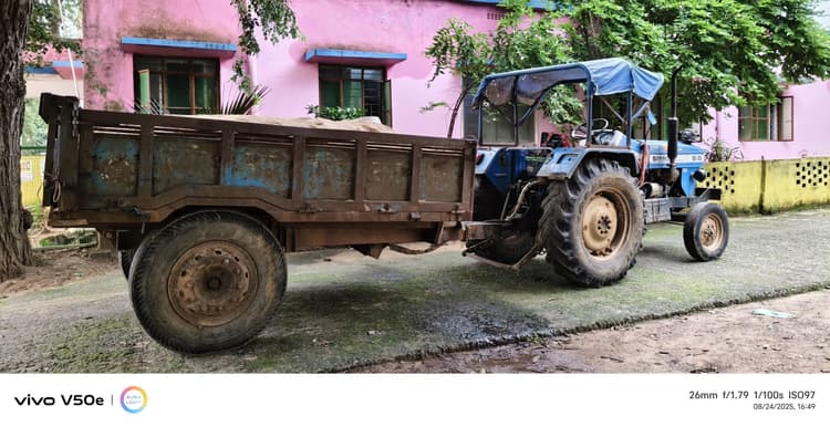 Giridih News :सीओ ने पकड़ा बालू लदा ट्रैक्टर, थाने को सौंपा
