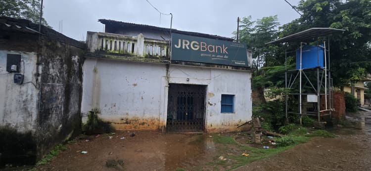 Chaibasa News : झारखंड ग्रामीण बैंक केरा में ताला तोड़कर चोरी का प्रयास