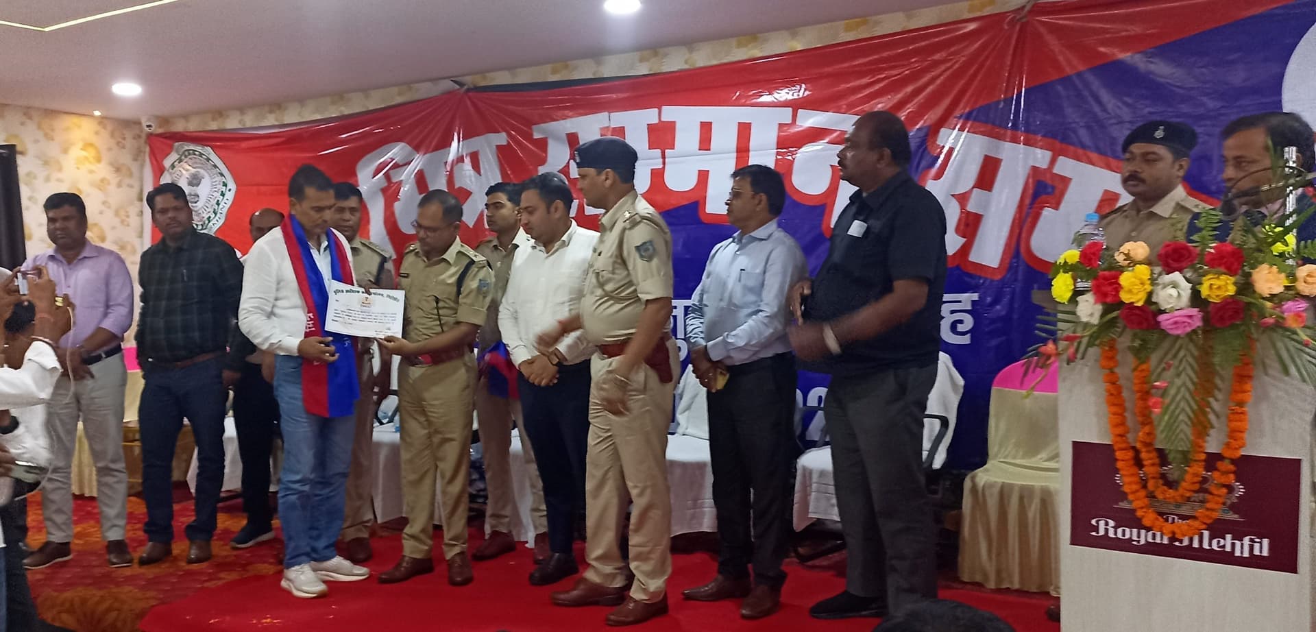 Giridih News :पुलिस मित्रों के सम्मान में समारोह का आयोजन