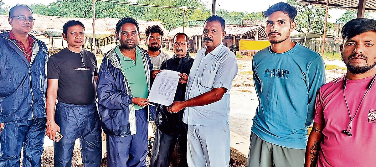 Seraikela Kharsawan News : यात्री ट्रेनों के परिचालन में हो रही देरी, परेशानी