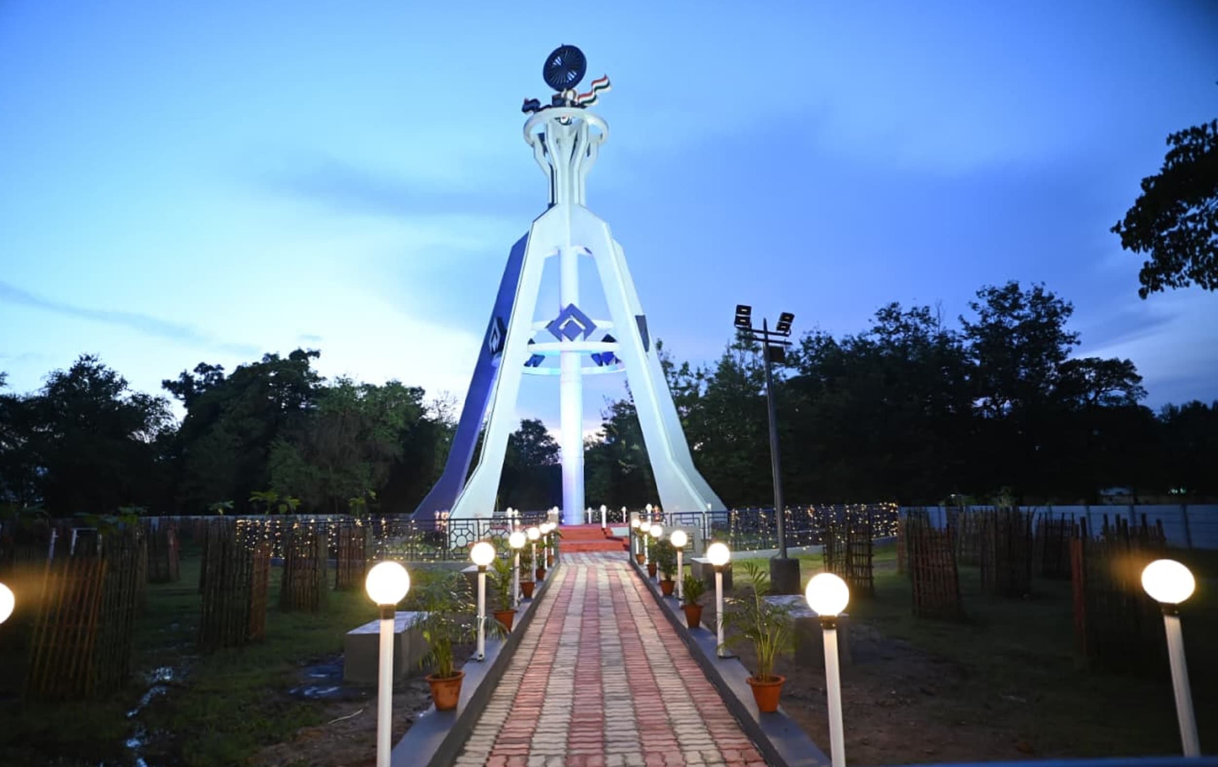 Bokaro News : 50 टन स्टील से बना है 80 फीट ऊंचा बोकारो का ‘स्वर्ण जयंती स्मारक’