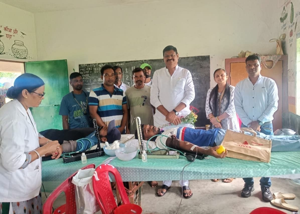 Jamshedpur News : गोड़ाडीह में 90 युवाओं ने किया रक्तदान