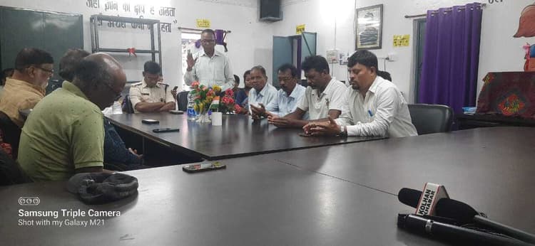 Jamshedpur News : हलुदबनी में नशा व असामाजिक तत्वों के खिलाफ ग्रामीणों ने खोला मोर्चा