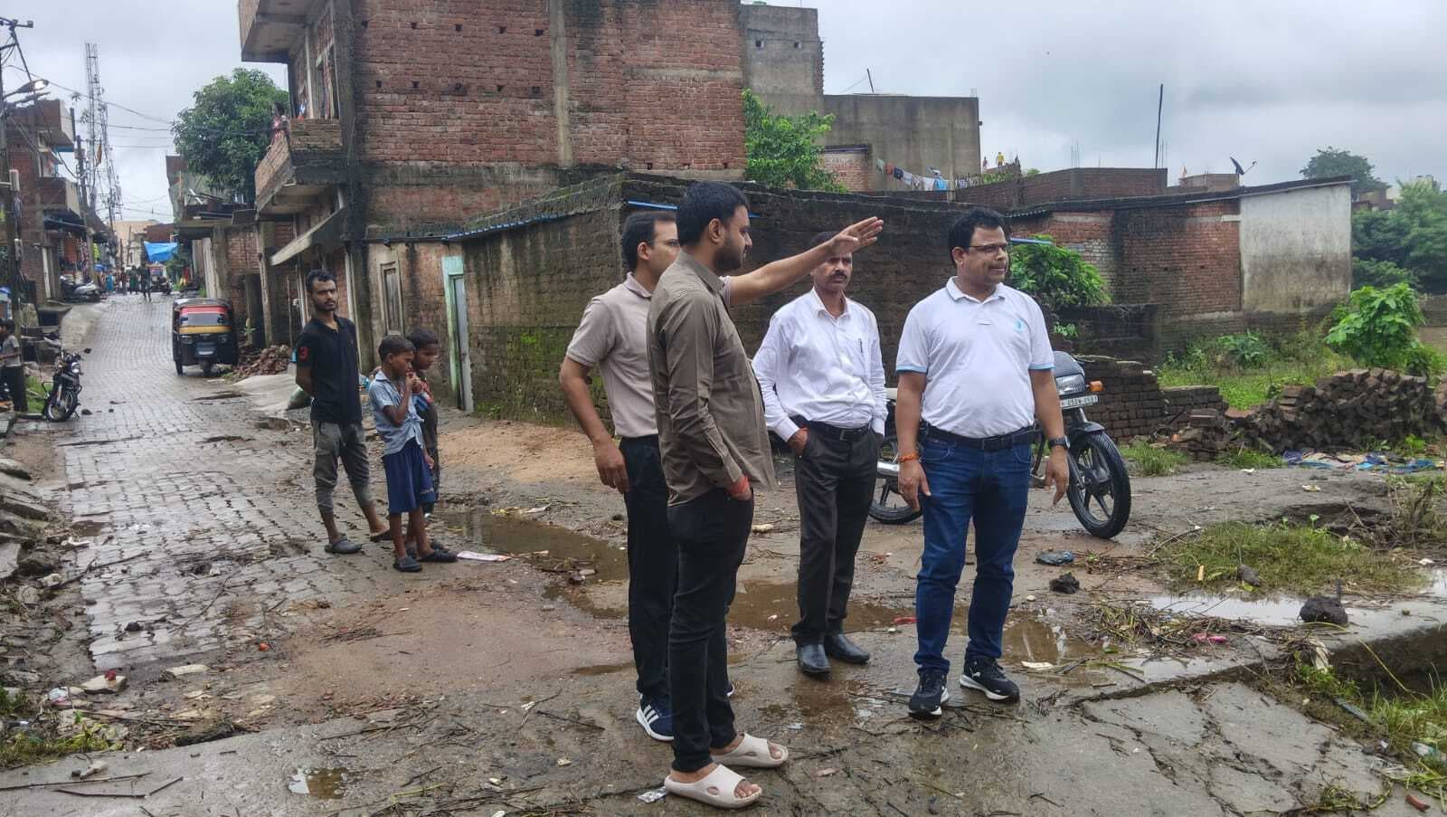 Jamshedpur News : मानगो नगर निगम की टीम ने नदी के तटीय इलाकों का किया निरीक्षण