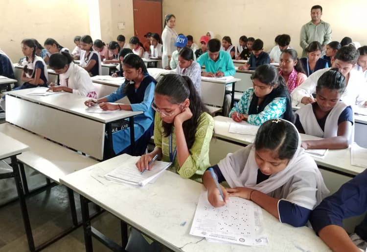 जिलास्तरीय गणित-विज्ञान ओलंपियाड में 659 बच्चे हुए शामिल