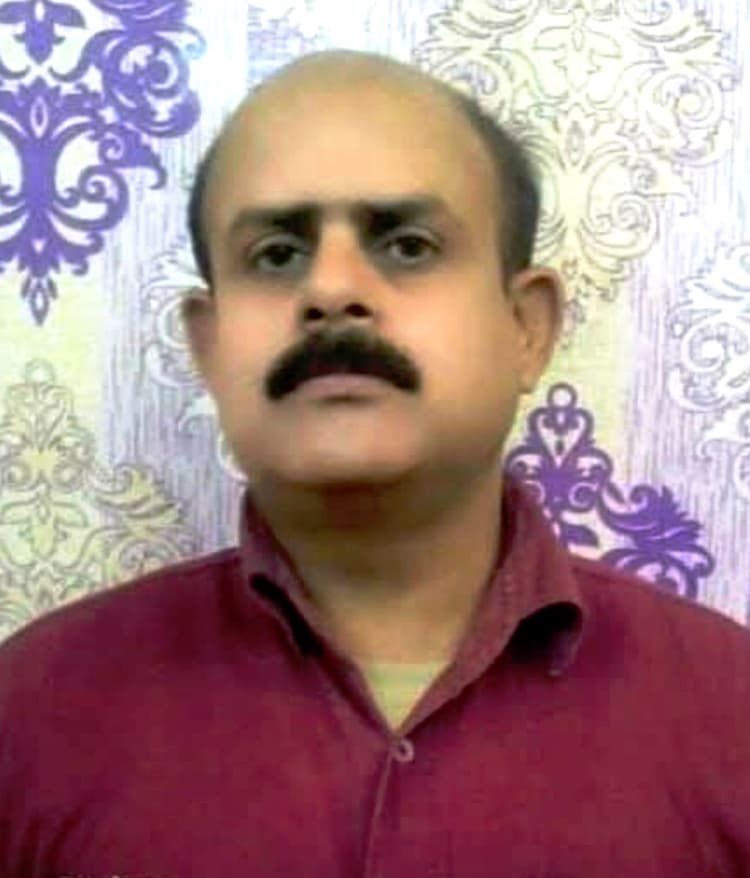 पत्नी की दीर्घायु जीवन के लिए पति कर रहे तीज व्रत