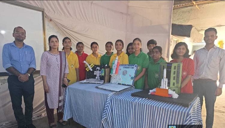 जवाहर नवोदय विद्यालय में राष्ट्रीय अंतरिक्ष दिवस धूमधाम से मना