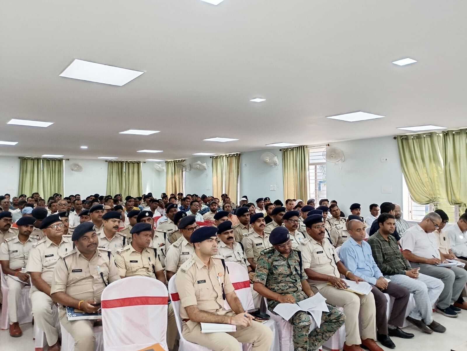 राहुल गांधी के सुपौल दौरे को लेकर प्रशासन अलर्ट, डीएम-एसपी ने अधिकारियों को दी संयुक्त ब्रीफिंग