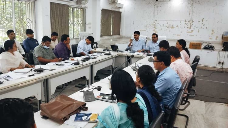 Deoghar news : मनरेगा की योजनाओं में पारदर्शिता बरतें : डीडीसी
