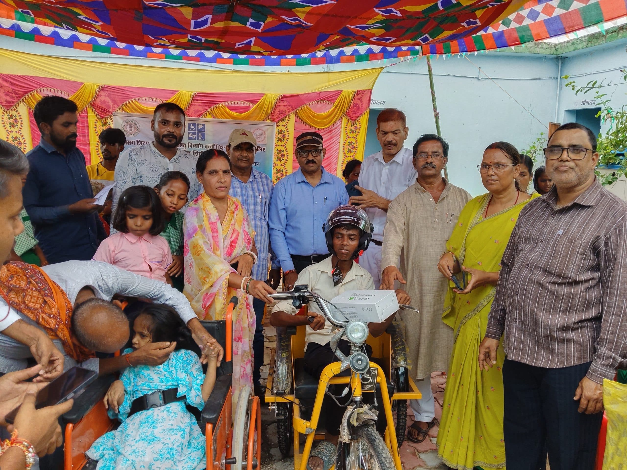 दिव्यांग बच्चों को मिला सहायक उपकरण