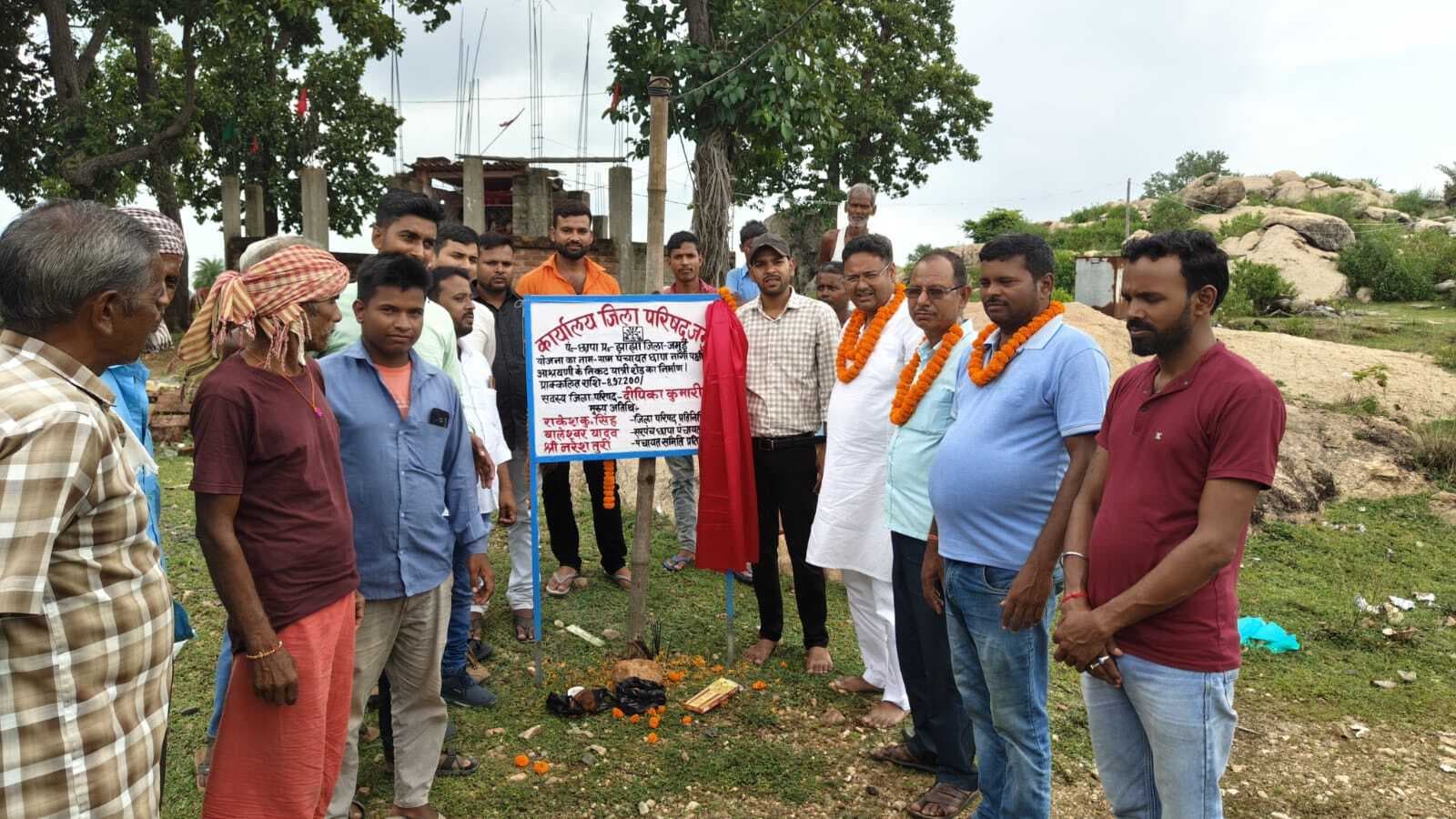 यात्री शेड का किया गया शिलान्यास