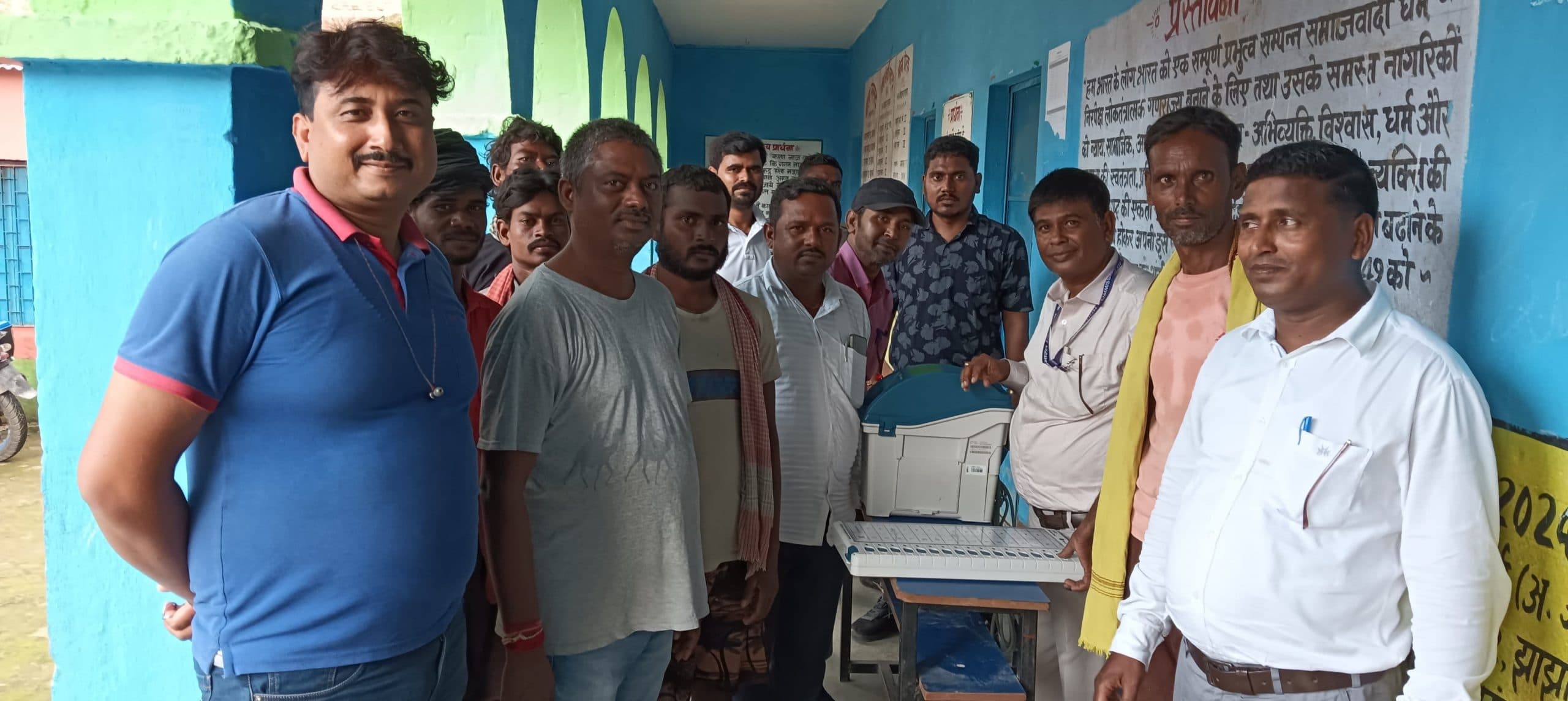 वोटरों को मतदान की प्रक्रिया से कराया गया अवगत