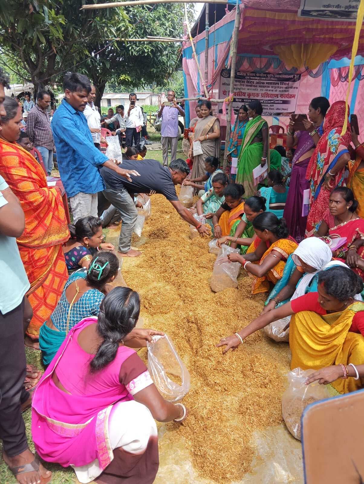 ढ़ाड़ावारी की आदिवासी महिलाओं ने सीखा मशरूम की खेती के गुर