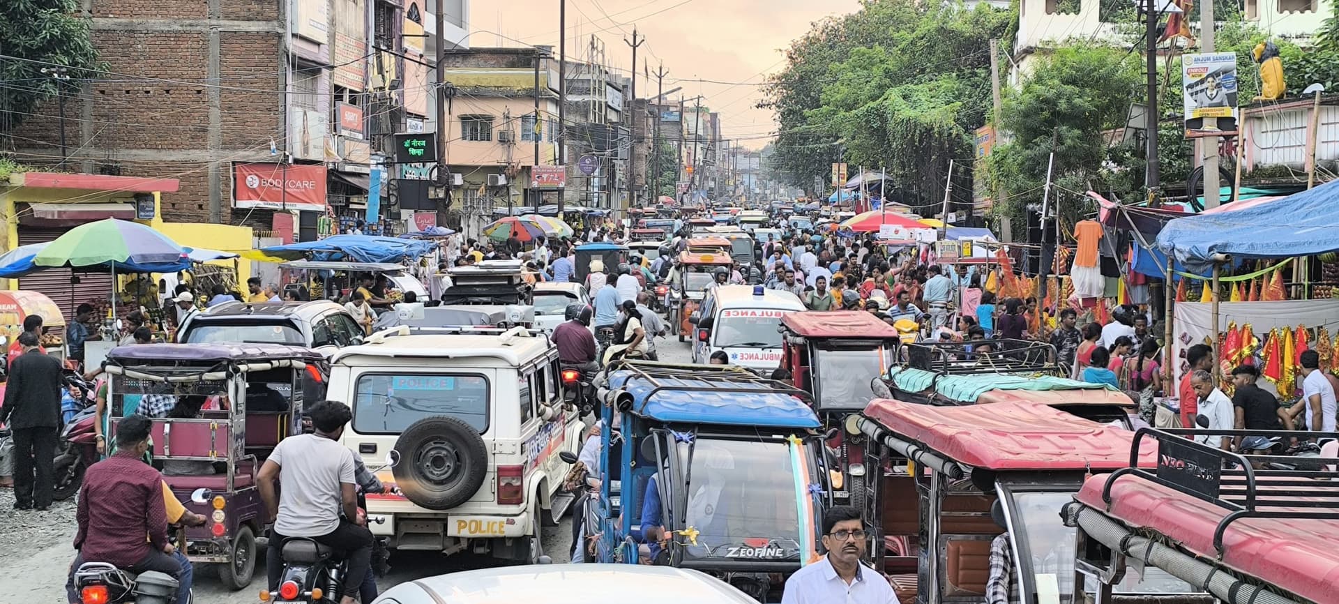 Giridih News :जाम के कारण थमी गिरिडीह शहर की रफ्तार