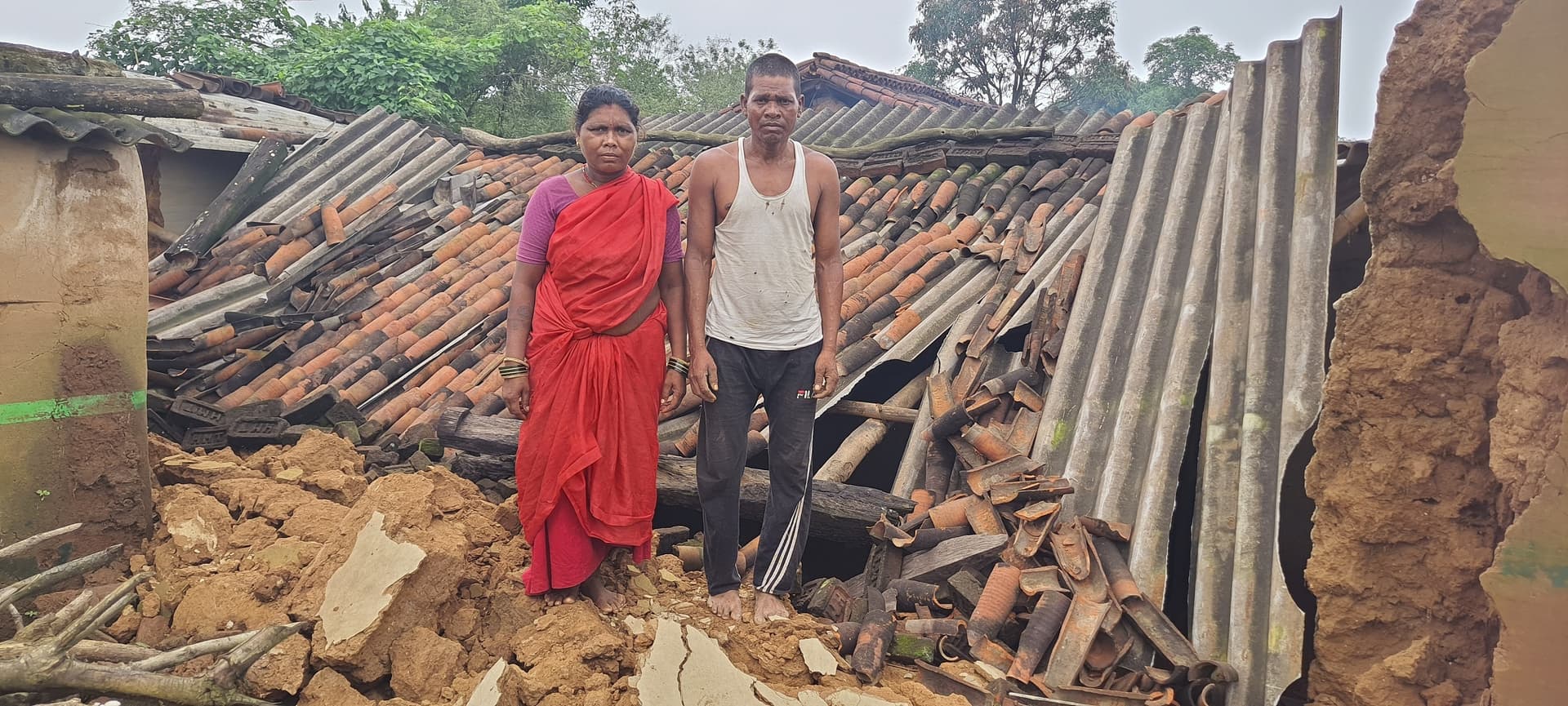 Bokaro News : बारिश से जरीडीह में मिट्टी के दो घर ढहे, परिवार बेघर