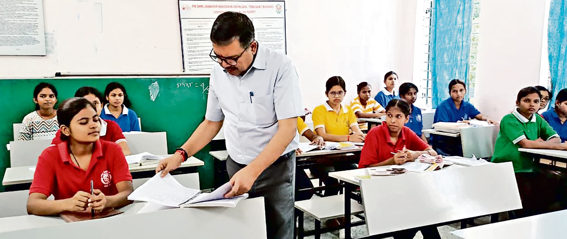 Bokaro News : डीसी ने किया जवाहर नवोदय विद्यालय तेनुघाट का निरीक्षण, मिलीं कई कमियां