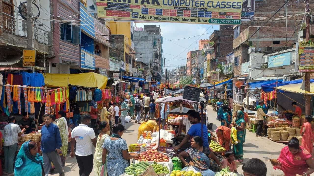 तीज एवं चौठचंदा पूजा को लेकर बाजार में रौनक