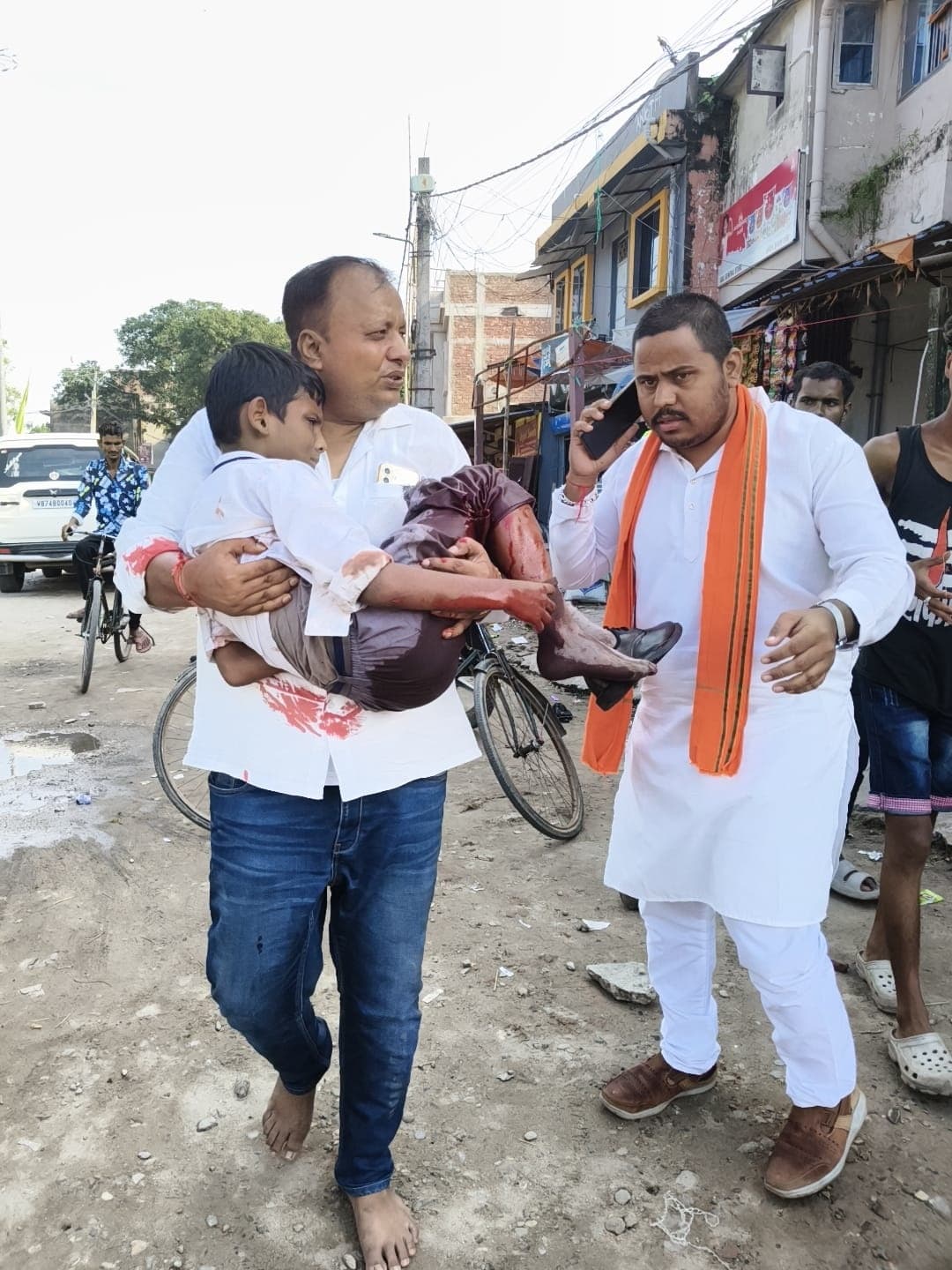 ई-रिक्शा को पिकअप ने मारी टक्कर, स्कूली बच्चे घायल