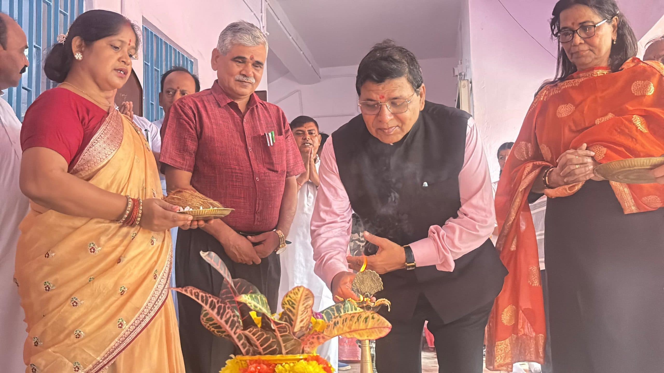 विज्ञान व गणित के बच्चों को शोध व नवाचार के लिये किया प्रेरित