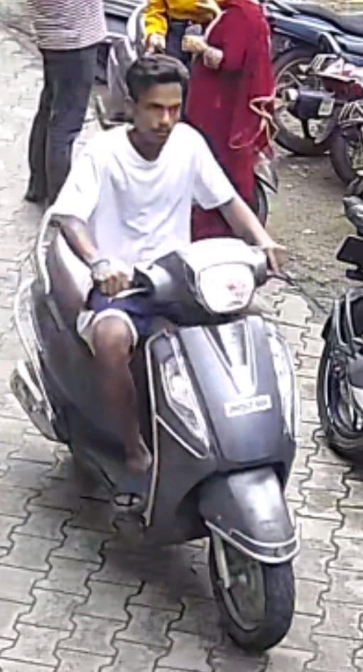 Jamshedpur News : साकची : दुकान के सामने से स्कूटी की चोरी, आरोपी सीसीटीवी में कैद