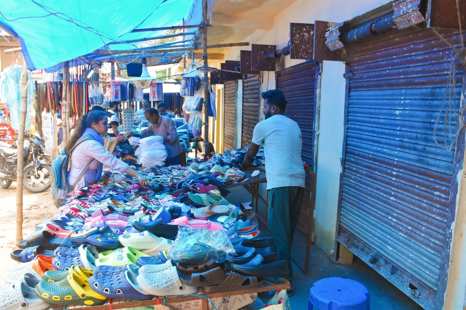 Dhanbad News: पार्क मार्केट में नवनिर्मित दुकानों की लॉटरी हुई नहीं और आठ दुकानों पर हो गया कब्जा