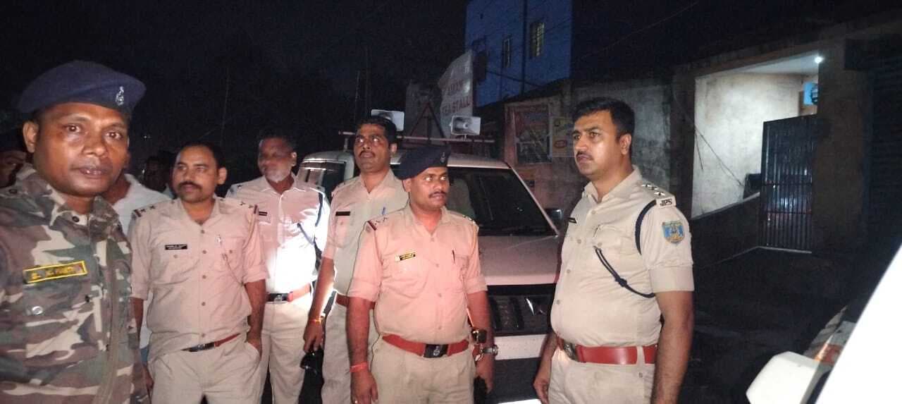 Dhanbad News: बाघमारा में मुखिया के पति को अपराधियों ने मारी गोली, हालत गंभीर