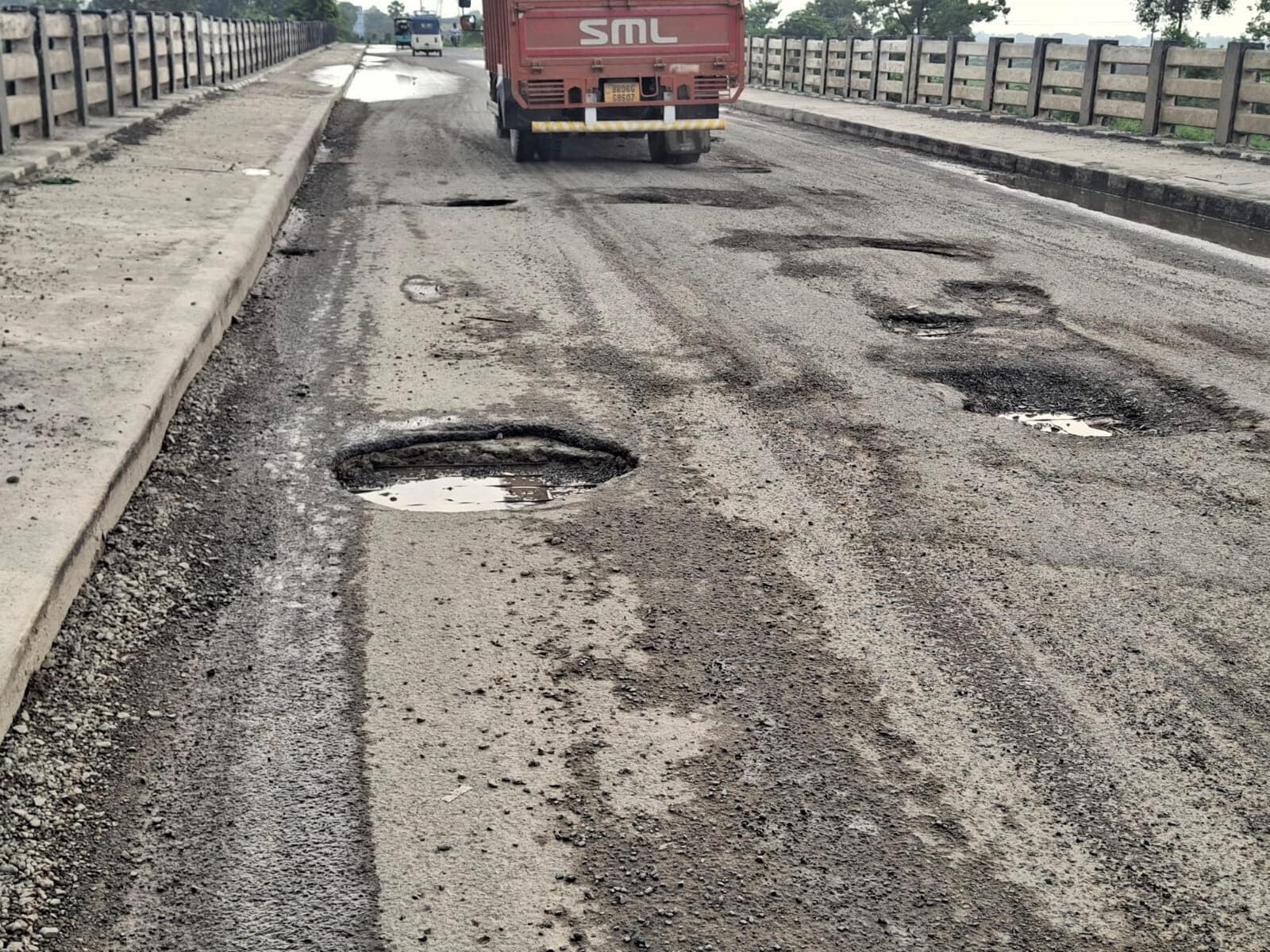 Samastipur News:समस्तीपुर से पटना के रास्ते में फिर टूटने लगा वरुणा पुल