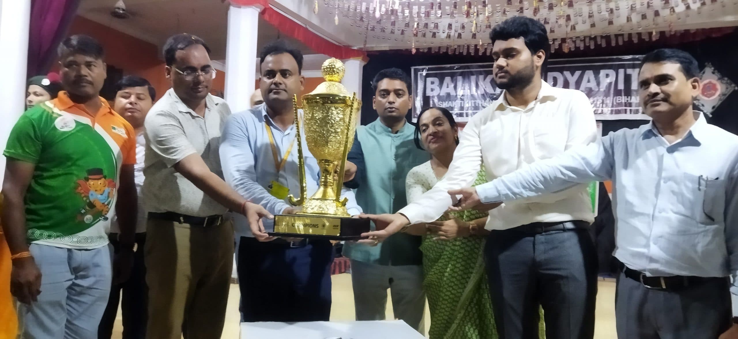 हीरो एशिया कप का बैंड-बाजे के साथ आयुक्त व डीएम ने किया स्वागत