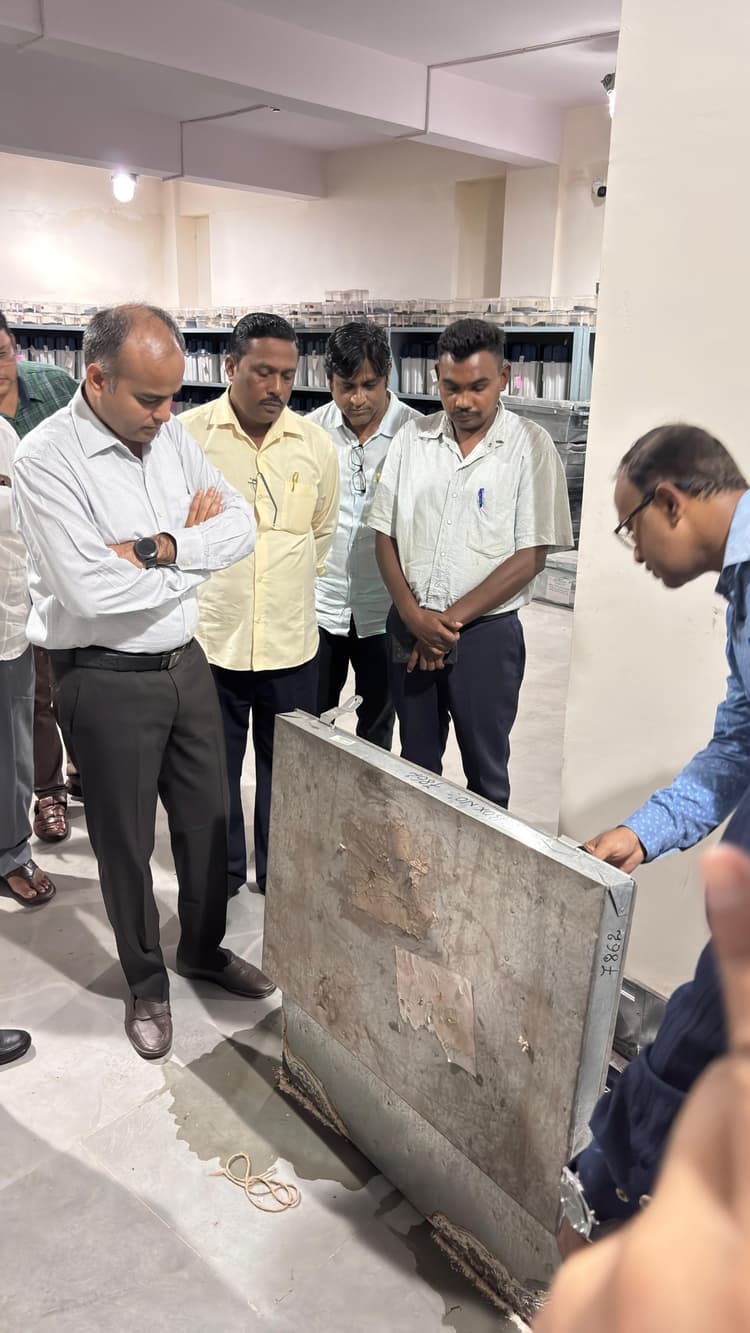 Jamshedpur news. इवीएम की सुरक्षा व्यवस्था एवं रख रखाव की जांच का दिये निर्देश