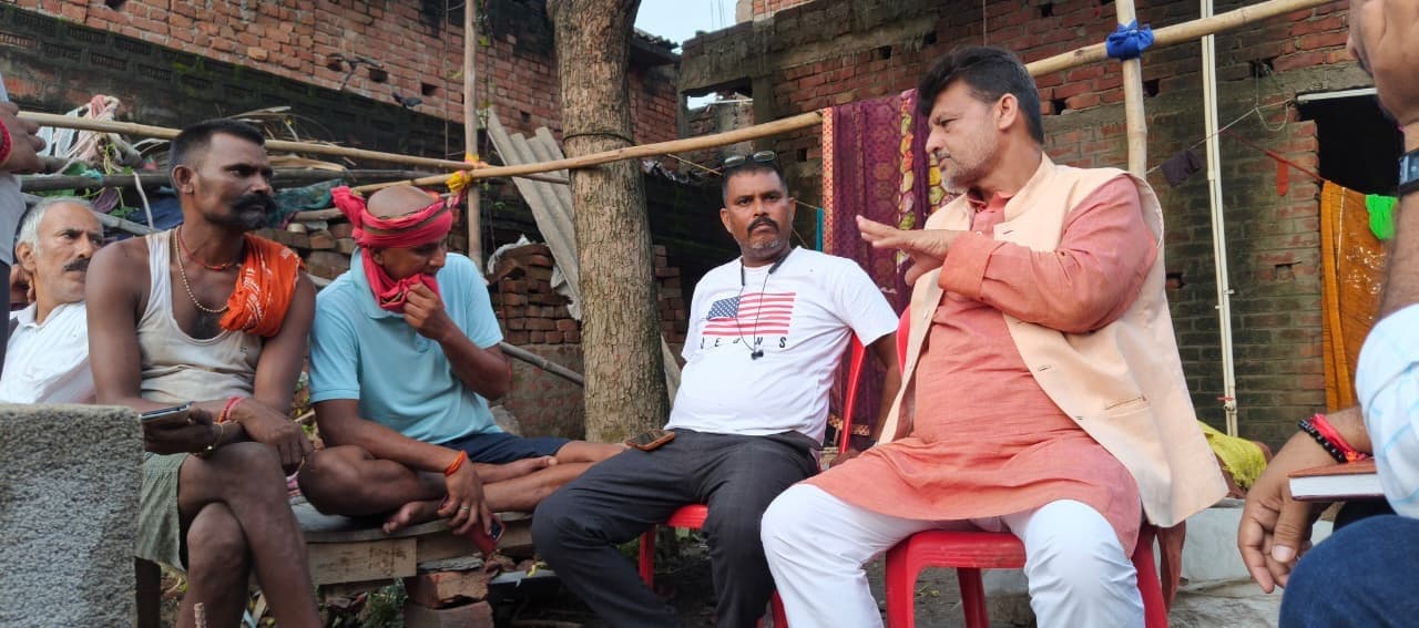 मृतक के परिजनों से मिले अरविंद सिंह