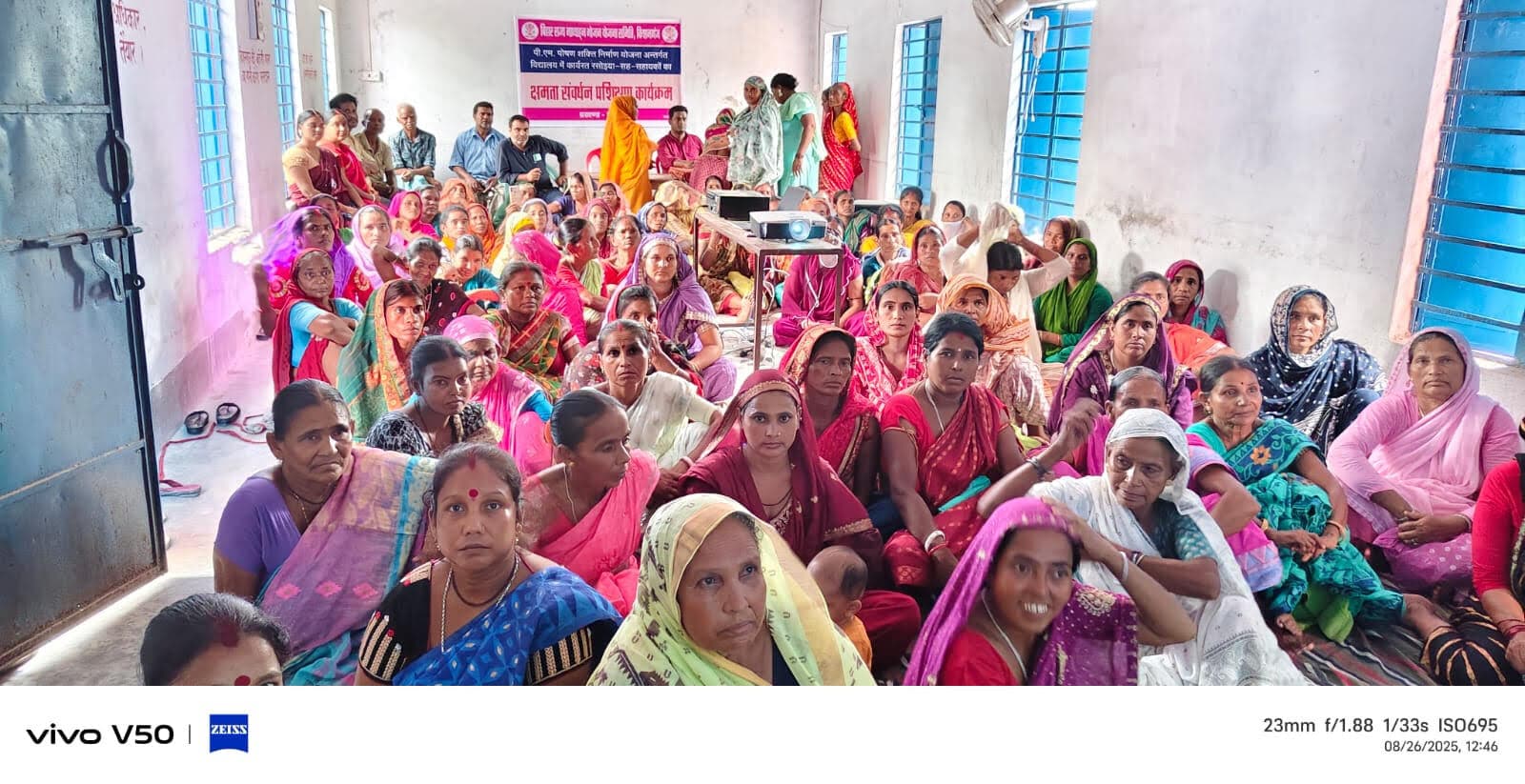 प्रखंड के 889 रसोइयों व सहायकों के क्षमता संवर्धन को ले दिया प्रशिक्षण