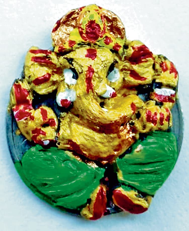 एक रुपये के सिक्के पर उकेरी गणेश की मूर्ति