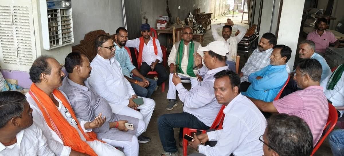 Saran News : तरैया में वोटर अधिकार यात्रा को सफल बनाने को लेकर की गयी बैठक