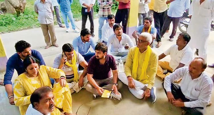 Gopalganj News : एसडीओ कार्यालय में जन सुराज के जिला महासचिव को पीटने का आरोप, हंगामा