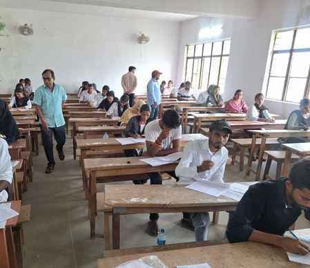 परसा कॉलेज में यूजी सेमेंस्टर-4 की परीक्षा शुरू