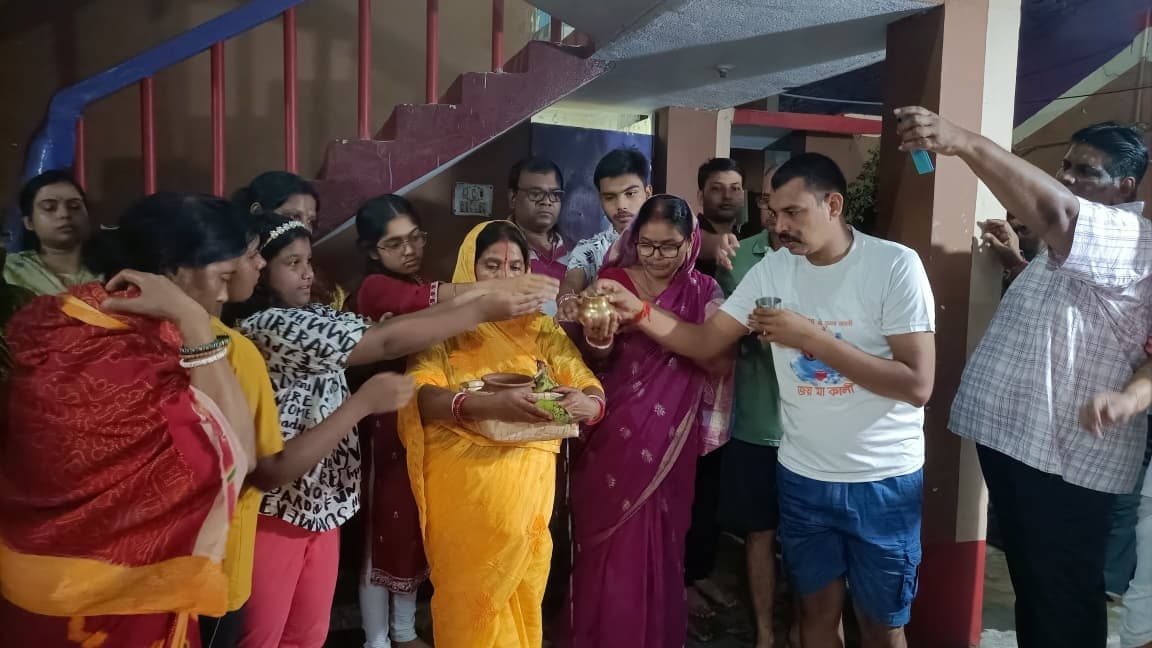 निर्जला उपवास रहकर सुहागिनों ने की हरितालिका तीज, चौठचंदा पर चंद्रदेव को किया अर्घ अर्पित