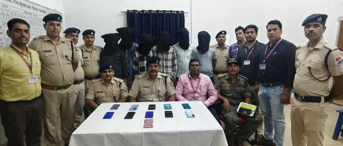 Dhanbad news: चोरी के मोबाइल के साथ छह पकड़ाये