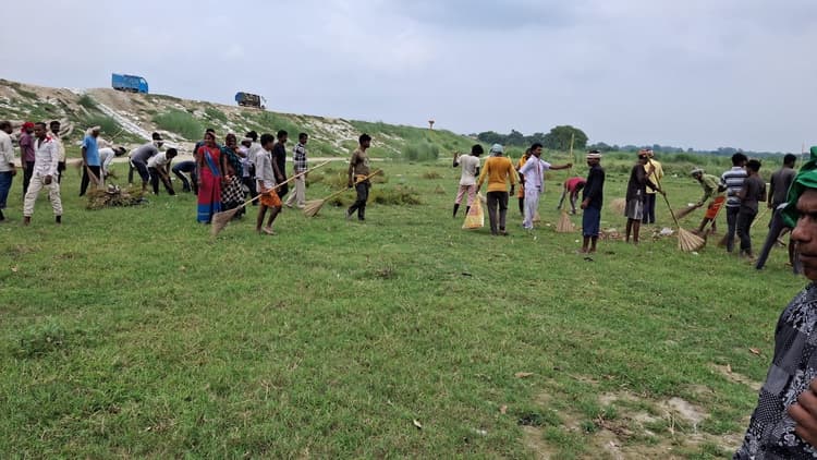 Motihari: डाक बम कांवरियों की सुविधा को ले संगम घाट पर तैयारी शुरू