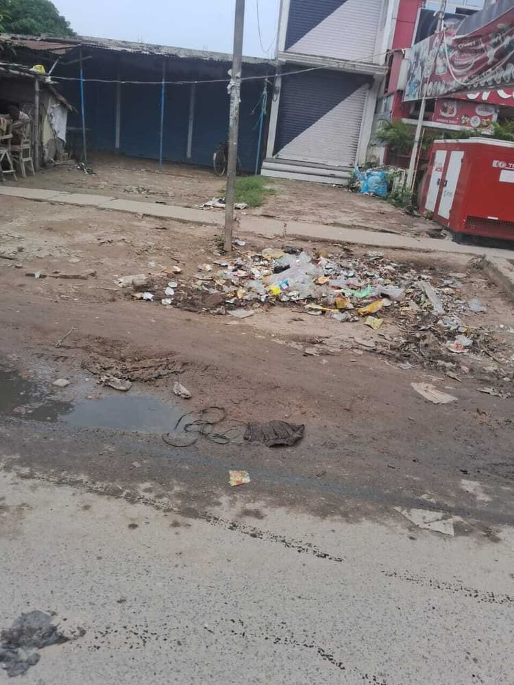 बैरान में कचरा डंप के विरोध के बाद अब हथुआ बाजार में लगा कूड़े-कचरे का ढेर