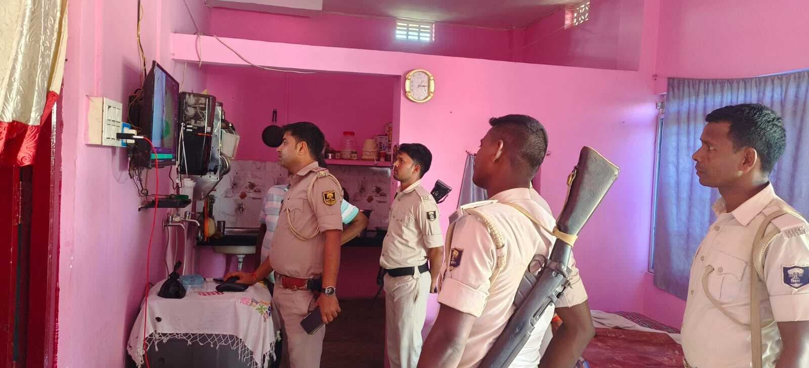 मक्का व्यापारी के घर में घुसे चोर, सीसीटीवी कैमरा में हुए कैद