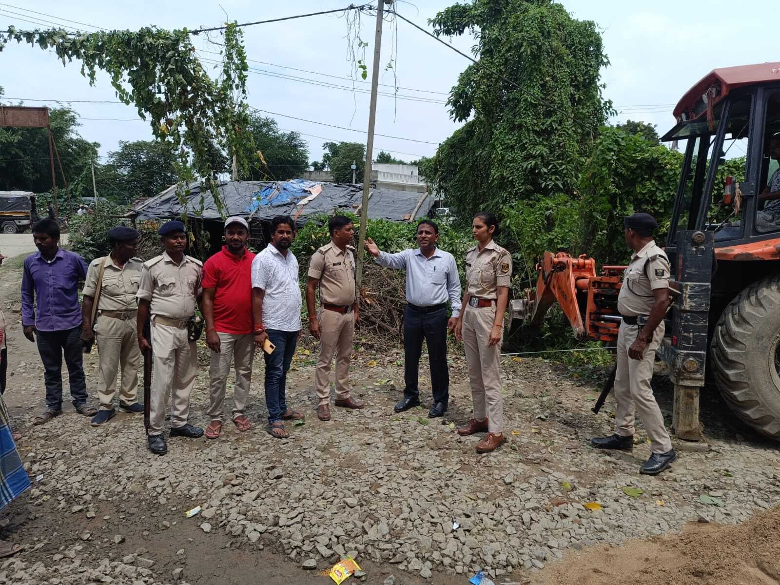 रेफरल अस्पताल पथ में सरकारी जमीन को कराया अतिक्रमण मुक्त