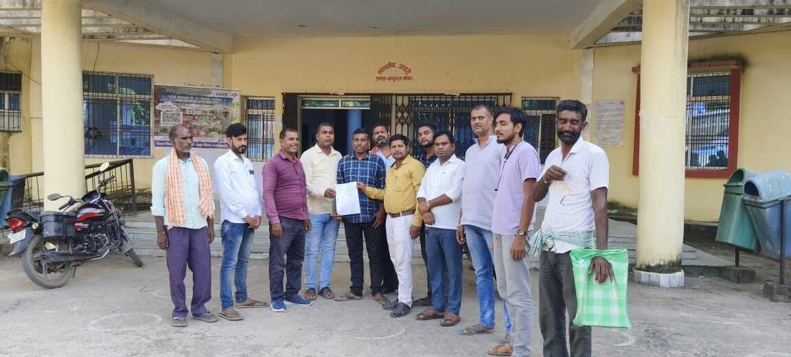 मांगों को ले अनिश्चितकालीन हड़ताल पर स्वच्छता पर्यवेक्षक व कर्मी